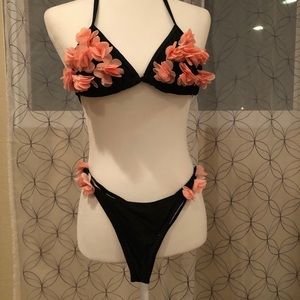 Very cute microkini Black with light pink petals -